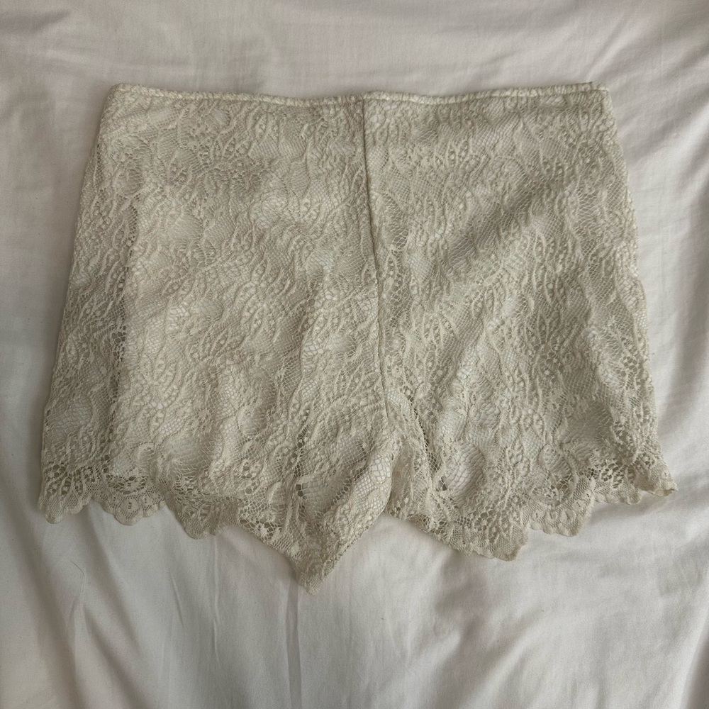 Lace offf white shorts - Picture 3 of 8